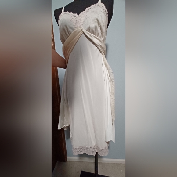 A Boho Vintage Layered Lace Upcycled Slip Wedding Dress - Picture 11 of 14